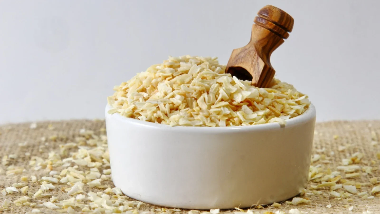 dehydrated-garlic-flakes-min
